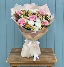 Букет цветов из:  Гвоздики, Орхидеи и Розы #REPLACE_PRED# Курсаково