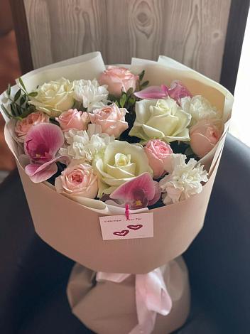 Букет цветов из: Орхидеи, Розы и Гвоздики в Курсаково
