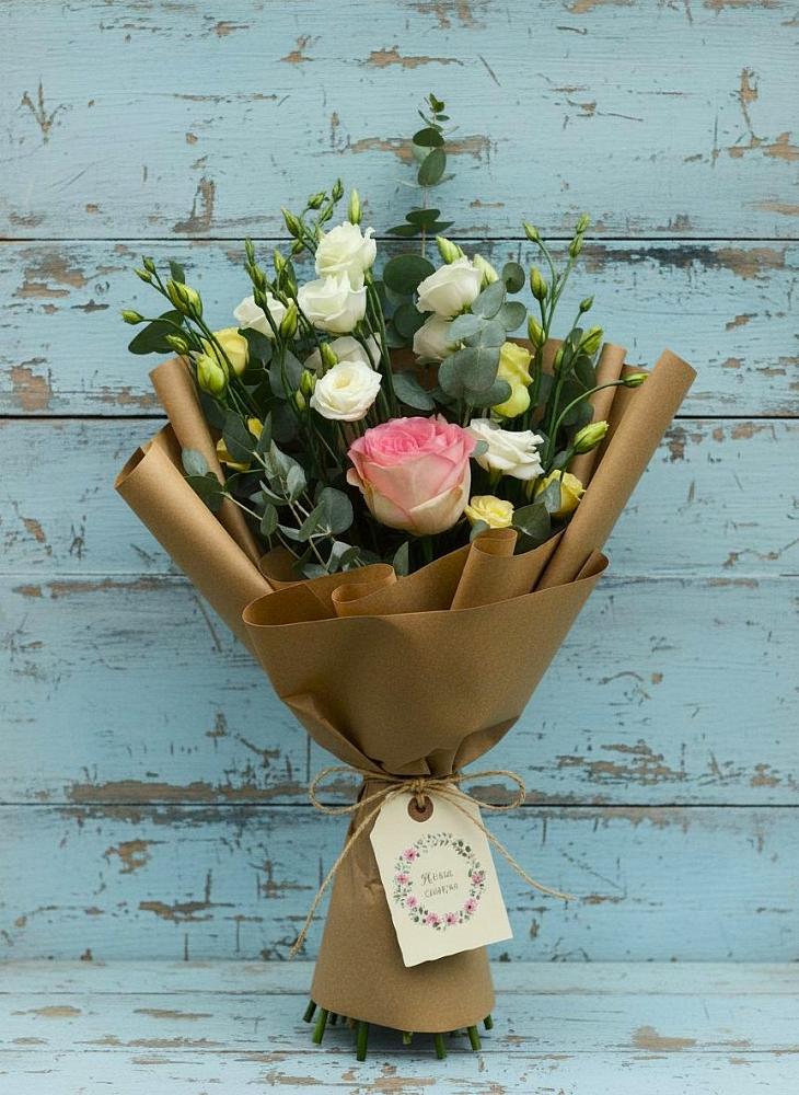 Букет цветов из: Розы и Лизиантусы в Курсаково