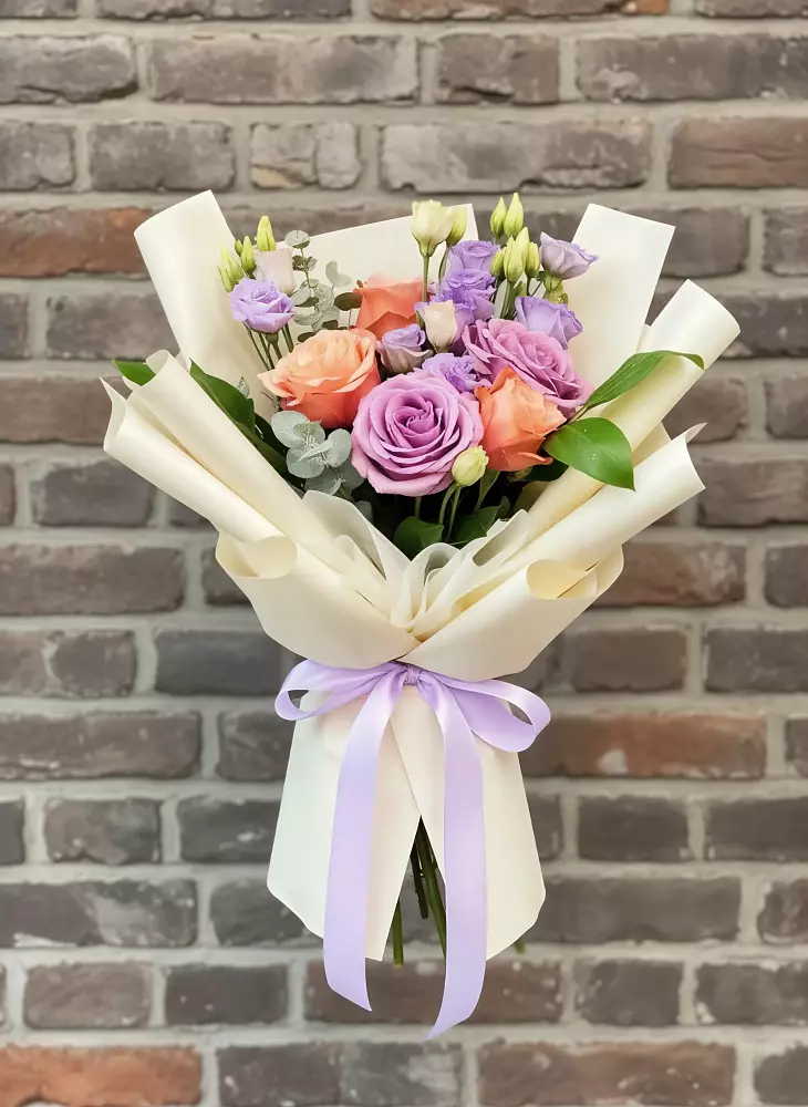 Букет цветов из: Лизиантусы и Розы в Курсаково