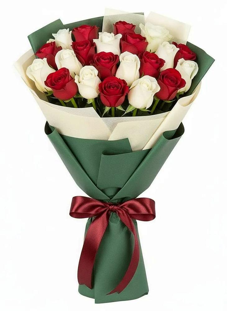 Букет Микс из красных и белых роз в Курсаково