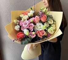 Букет цветов из:  Розы, Лизиантусы и Гвоздики в Курсаково