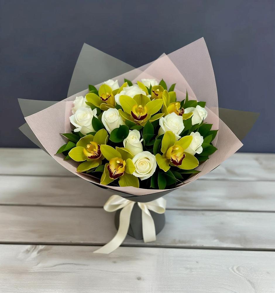 Букет цветов из: Орхидеи и Розы в Курсаково