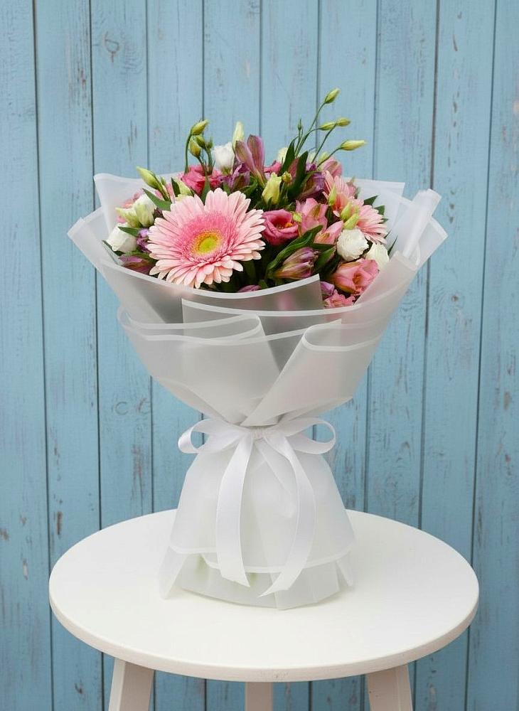 Букет цветов из: Герберы, Альстромерии и Лизиантусы в Курсаково