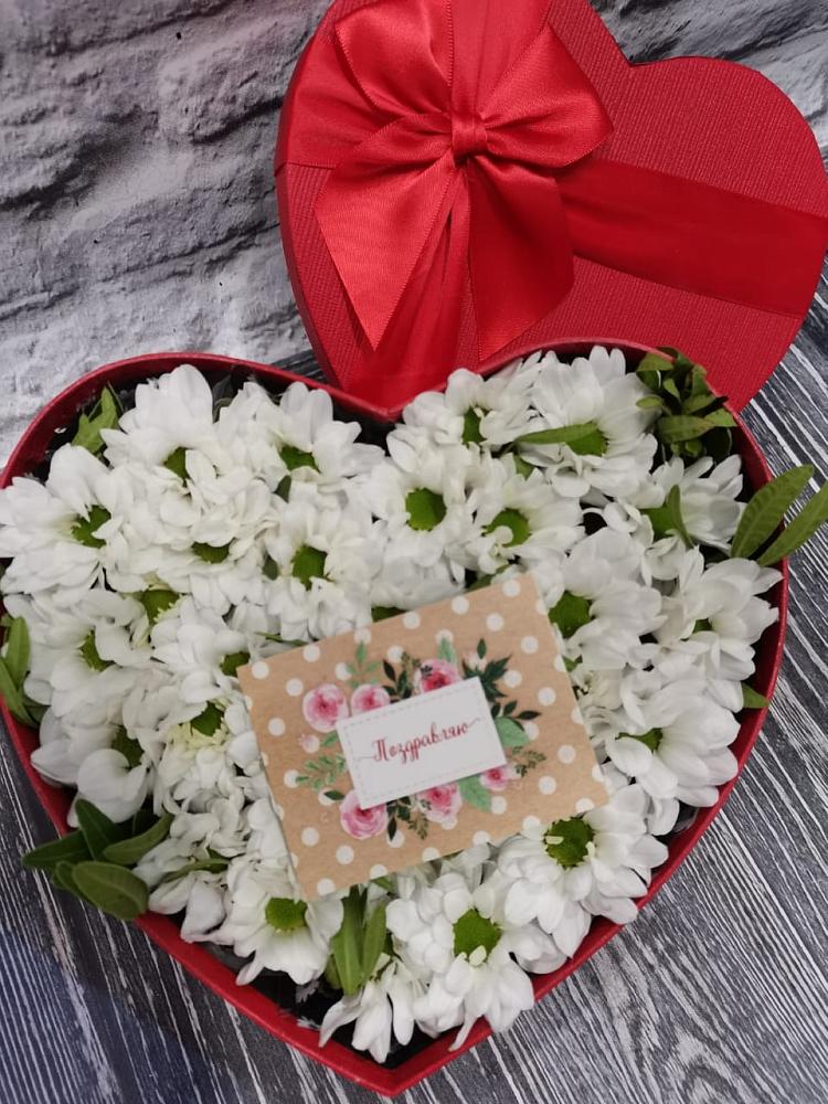 Цветочная композиция из Хризантемы в виде сердца в Курсаково