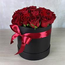 Цветочная композиция из Розы в шляпной коробке в Курсаково