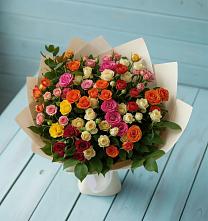 Букет Микс из разноцветных кустовых роз в Курсаково