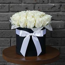 Цветочная композиция из Розы в шляпной коробке в Курсаково